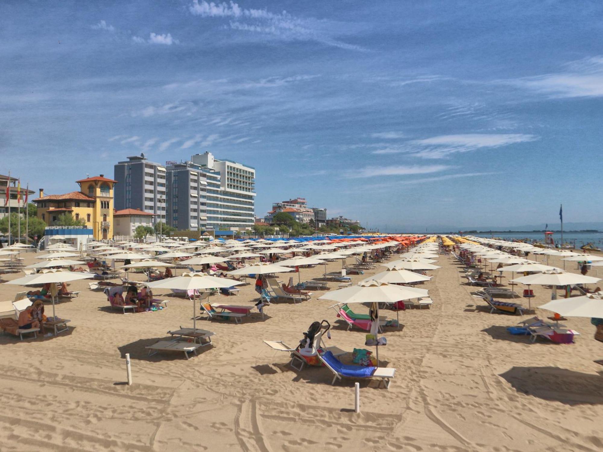 Letizia Apartment Lignano Sabbiadoro Bagian luar foto